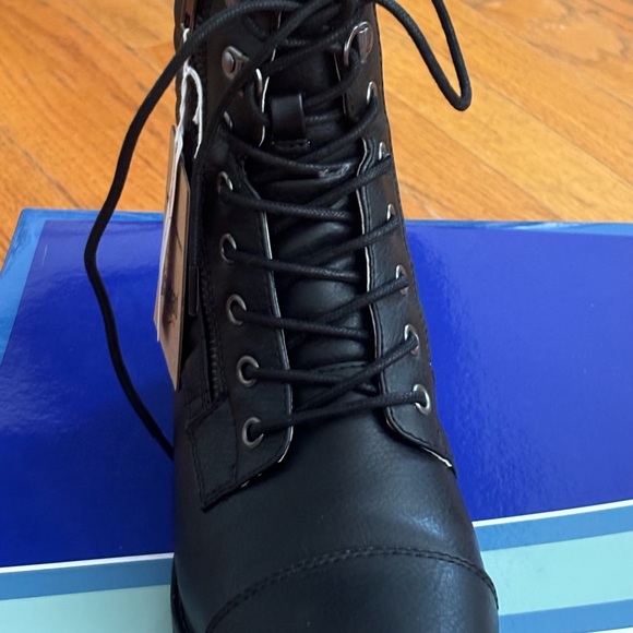 NWT white mountain boots - Picture 3 of 3